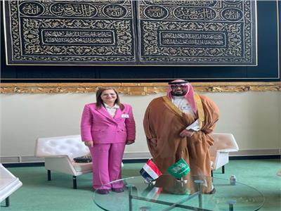  وزيرة التخطيط خلال لقاءها بوزير الاقتصاد والتخطيط السعودي