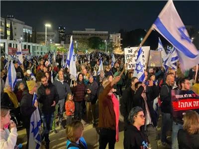 الإسرائيليون يتظاهرون أمام الكنيست لمنع نتنياهو من تمرير تشريع يرون أنه يستهدف القضاء