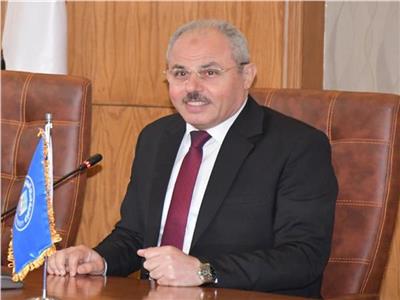 الدكتور ناصر مندور رئيس جامعة قناة السويس