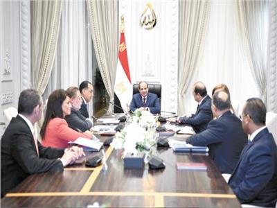 الرئيس عبد الفتاح السيسى خلال اجتماعه مع د. مدبولى وبعض الوزراء
