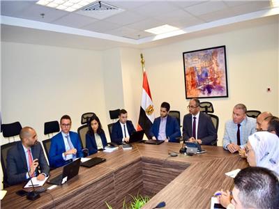 نائب وزير الإسكان يجتمع مع ممثلي صندوق مصر السيادي