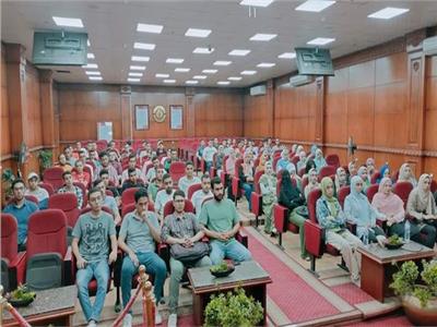 طلبة الحاسبات والمعلومات خلال التدريب