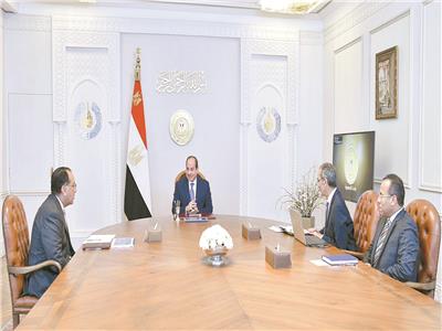 الرئيس عبد الفتاح السيسى يجتمع مع رئيس الوزراء ووزير الاتصالات لمتابعة مشروعات قطاع الاتصالات
