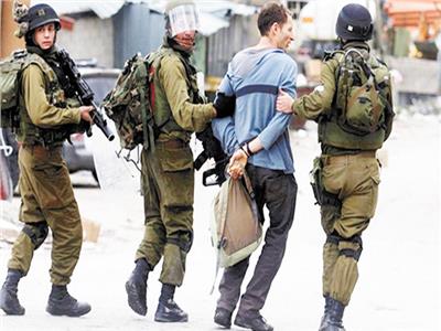  حملات اعتقال متواصلة لقوات الاحتلال لمواطنين فلسطينيين