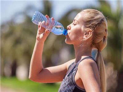 5 أخطاء تجنبها عند تناول الماء.. لا تشربها بسرعة