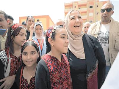  وزيرة التضامن الاجتماعى مع بنات سيناء