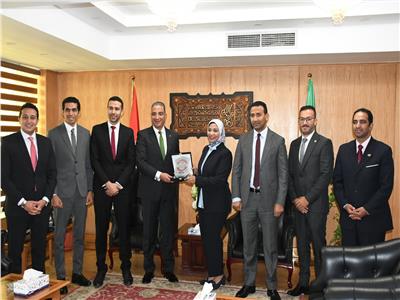 محافظ الفيوم، وفداً من أعضاء المبادرة الوطنية لتطوير الصناعة المصرية 