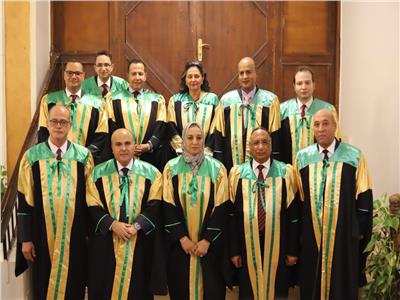 رئيس قضايا الدولة يتوسط أعضاء هيئة التدريس بجامعة عين شمس