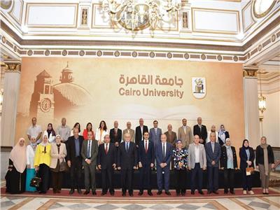 الاجتماع التنفيذى للانتهاء من التجهيزات الأكاديمية لجامعة القاهرة الدولية
