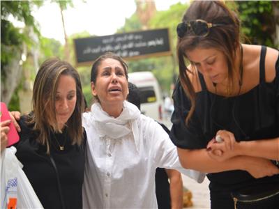 انهيار والدة المخرج الشاب أحمد سامي العدل أثناء تشييع جثمانه