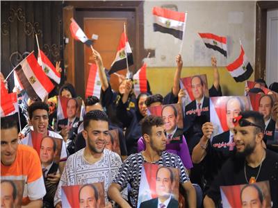 توافد المئات من الاهالي  لعمل توكيلات تأييد لرئيس الجمهورية عبد الفتاح السيسي
