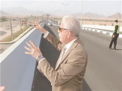 اللواء خالد فودة محافظ جنوب سيناء يتفقد مشروعات الطرق