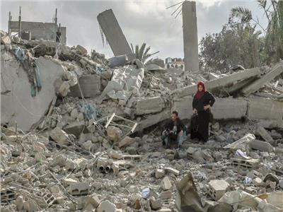 حزن أهالي غزة بعد قصف منزلهم من الطيران الإسرائيلي