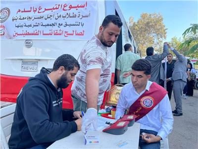 طلاب من أجل مصر يتبرعون بالدم