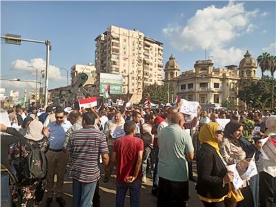 الآلاف من أبناء محافظة الدقهلية حاملين أعلام مصر وفلسطين