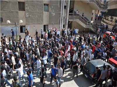 وقفة تضامنية لطلاب جامعة حلوان احتجاجا 