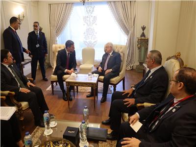 محمود عباس يلتقي رئيس وزراء إسبانيا