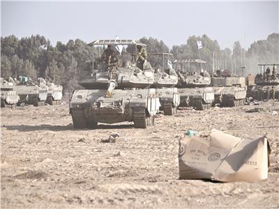 ارتال من الدبابات والمدرعات فى انتظار عملية الاجتياح الشامل لغزة