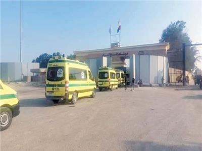 سيارات الإسعاف المصرية تبدأ نقل المصابين 