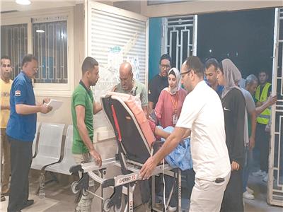 أحد مصابي غزة فور وصوله مستشفى العريش لتلقى العلاج