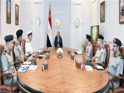 الرئيس عبد الفتاح السيسي خلال اجتماعه لمتابعة جهود تعزيز قطاع التصنيع العسكري