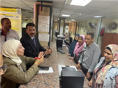 نائب محافظ القاهرة  تتابع سير العمل بالمركز التكنولوجي لخدمة المواطنين بحي حلوان