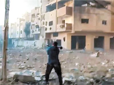 لقطة من فيديو نشرته حماس تُظهر المعارك الدائرة بين القسام وقوات الاحتلال فى غزة