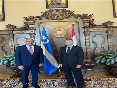لازارو كوفر رئيس البرلمان المجري والسفير محمد الشناوي سفير مصر لدى المجر