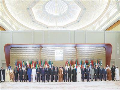 الرئيس عبدالفتاح السيسى يتوسط زعماء ورؤساء الدول العربية والإسلامية فى صورة تذكارية