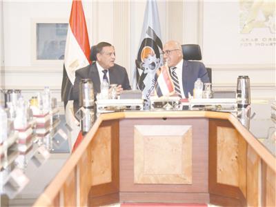 رئيس الهيئة العربية للتصنيع خلال لقائه مع وزير التربية المحلية