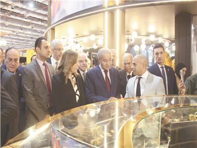 وزيرا التموين والصناعة يشهدان افتتاح معرض المجوهرات