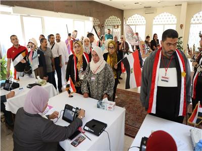 إقبال كبير من المصريين بعمان على الانتخابات