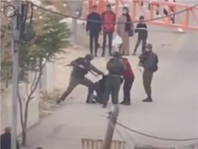 جيش الاحتلال يعتقل شاب من ذوي الاحتياجات الخاصة