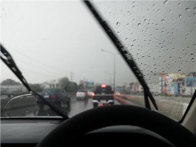 القيادة في الأمطار 