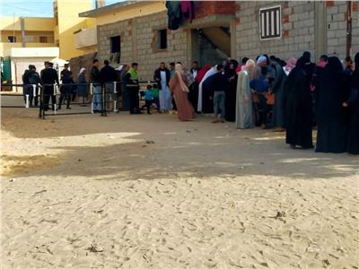 الأهالي يتوافدون على اللجان الانتخابية للإدلاء بأصواتهم 