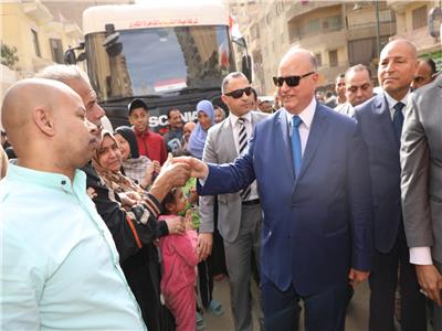 محافظ القاهرة يتفقد لجنة مدرسة النصر سكول بالمطرية 
