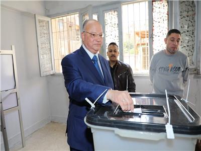 اللواء خالد عبد العال محافظ القاهرة يدلي بصوته فى الانتخابات الرئاسية