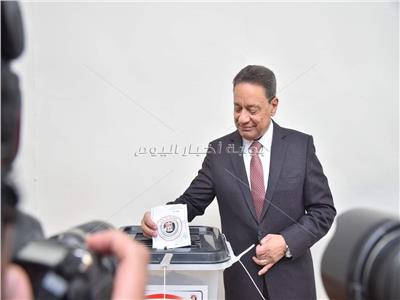 رئيس المجلس الأعلى لتنظيم الإعلام يدلي بصوته في الانتخابات الرئاسية