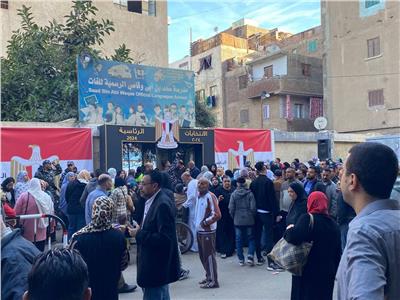 توافد المئات من المواطنين بمدرسة شبر الثانوية بنات مصر للإدلاء باصواتهم في الانتخابات الرئاسية