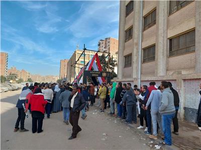 توافد المواطنين بالقليوبية أمام لجان الانتخابية مع بدء عملية التصويت