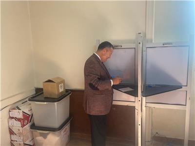 محافظ بني سويف الأسبق يدلي بصوتة في الانتخابات الرئاسية ٢٠١٤