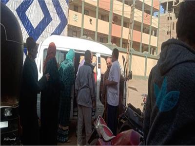 جمهور الناخبين بقرية الفرعونية بأشمون يزينون طوابير الانتخابات الرئاسية