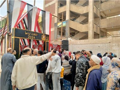توافد المواطنيين اللجان الانتخابية بشبرا الخيمة