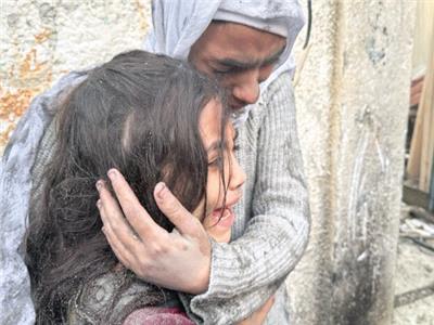 طفلة فلسطينية تبكى فى ذعر