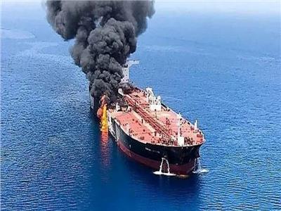 أسباب الانفجارين قرب سفينة قبالة ميناء الحديدة اليمني