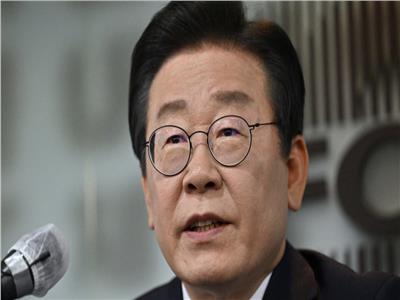  زعيم المعارضة في كوريا الجنوبية، لي جاي ميونغ،