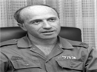 ايلي زعيرا هو مدير المخابرات الحربية الإسرائيلية