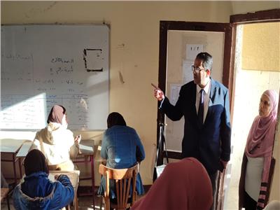 ناصر حسن، وكيل وزارة التربية والتعليم بالغربية خلال جولة تفقدية 