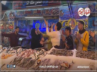 شمس الكويتية ترقص على الأغاني البورسعيدية في سوق السمك | فيديو