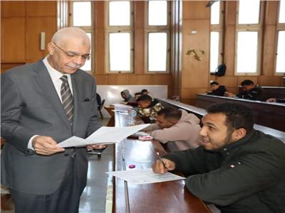 رئيس جامعة المنوفية يتفقد سير الإمتحانات